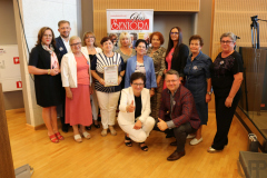 wręczenie podziękowań dla przedstawicieli UTW z Łopuszna