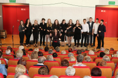 prof. Ewa Robak  i studenci  Katedry Muzyki