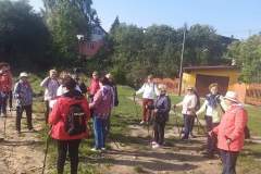 Spacer-edukacyjny-zajecia-terenowe-dla-UTW-w-Starachowicach-w-ramach-projektu-Uniwersytet-Aktywnego-Senra