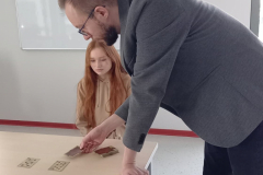 Dr Marcin Pawlicki i uczestniczka warsztatów