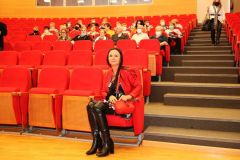 Dr Renata Miszczuk, prof. Anna Wileczek, uczestnicy wykładu-Uniwersytet Otwarty UJK