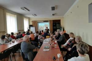 ZAJĘCIA SŁUCHACZY UNIWERSYTETU AKTYWNEGO SENIORA W RAMACH MODUŁU "ZE SZTUKĄ NA TY - WYKŁADY/WARSZTATY Z TAŃCEM PRZEZ EUROPĘ" DLA UTW W JĘDRZEJOWIE LUTY 2020 r.
